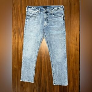 Eddie Athletic Fit Tapered Leg Jeans.               36 x 32